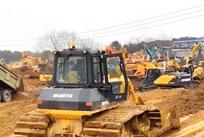 1月23昼夜间，ca88设备开足马力，与功夫竞走，全快开启“武汉版幼汤山”医院的建设。