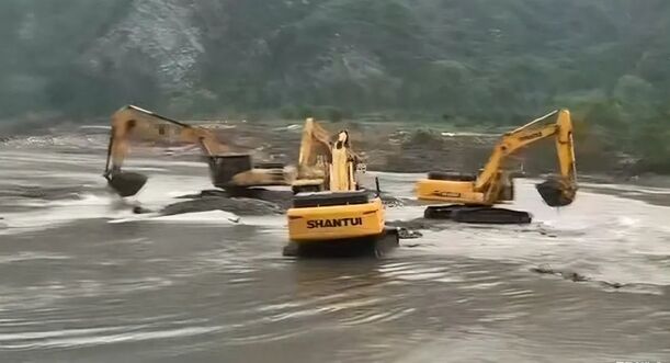 8256aaff9b8746ba80d4b6c978f45415